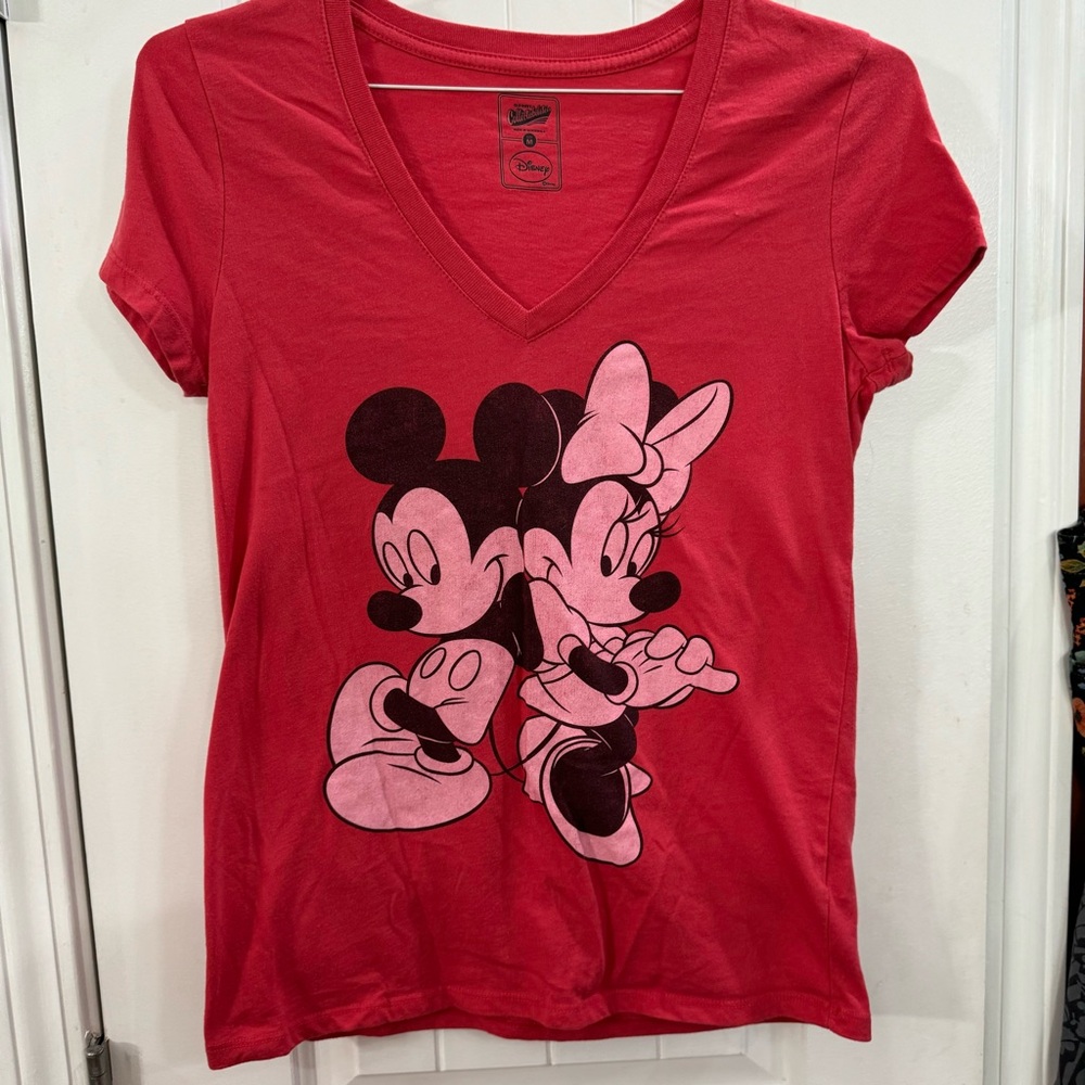 Disney Women's Red Mickey and Minnie V-neck T-Shirt Size Medium